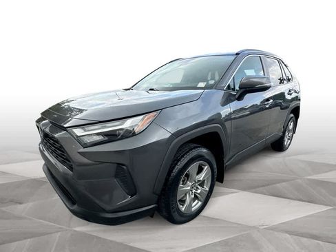 Used 2024 Toyota RAV4 XLE w/ Convenience Package FWD image 4
