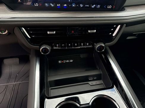 New 2026 Chevrolet Suburban Premier image 26