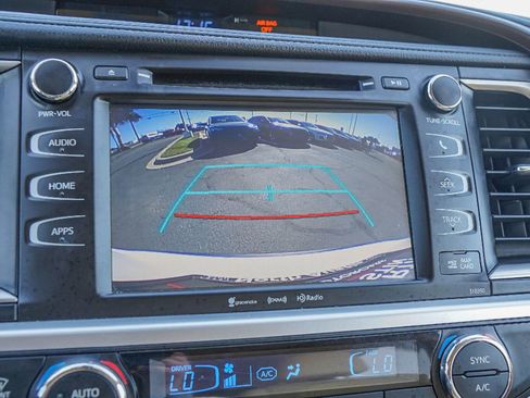 Used 2019 Toyota Highlander XLE image 13