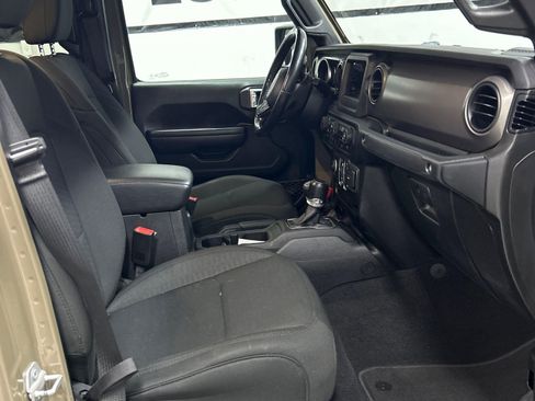 Used 2020 Jeep Gladiator Sport w/ Technology Group image 13