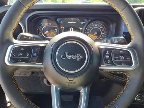 Used 2025 Jeep Wrangler Unlimited Sahara w/ Safety Group AWD/4WD image 5
