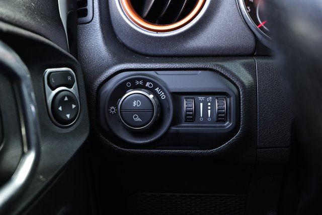 Used 2022 Jeep Gladiator Mojave w/ Cold Weather Group AWD/4WD image 15