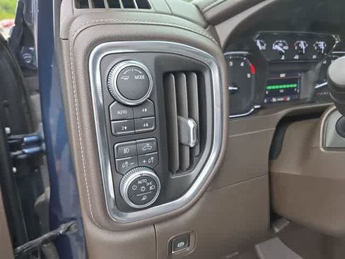 Used 2021 GMC Sierra 2500 SLT w/ SLT Premium Package AWD/4WD image 22