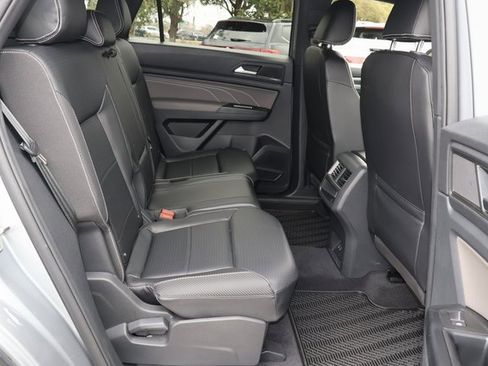 Certified 2021 Volkswagen Atlas Cross Sport SE w/ V6 Towing Package image 17