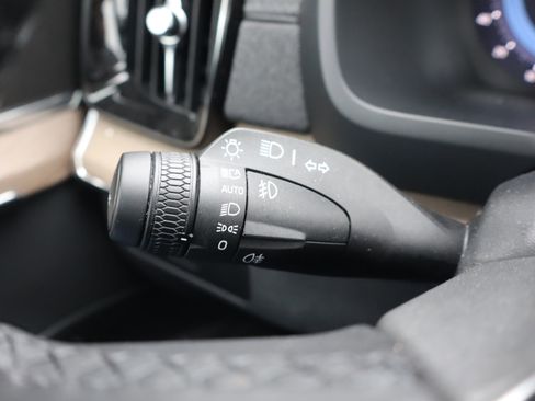 Certified 2025 Volvo XC90 B6 Plus image 22