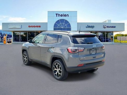 Used 2024 Jeep Compass Latitude AWD/4WD image 3
