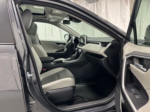 Used 2025 Toyota RAV4 XLE Premium image 55