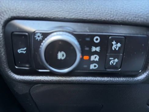 Used 2023 Ford Explorer XLT w/ Equipment Group 202A AWD/4WD image 18