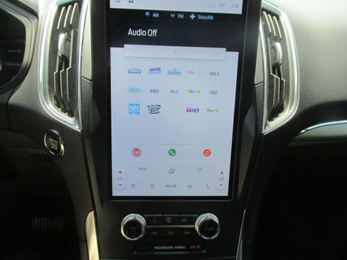 Certified 2024 Ford Edge Titanium image 38