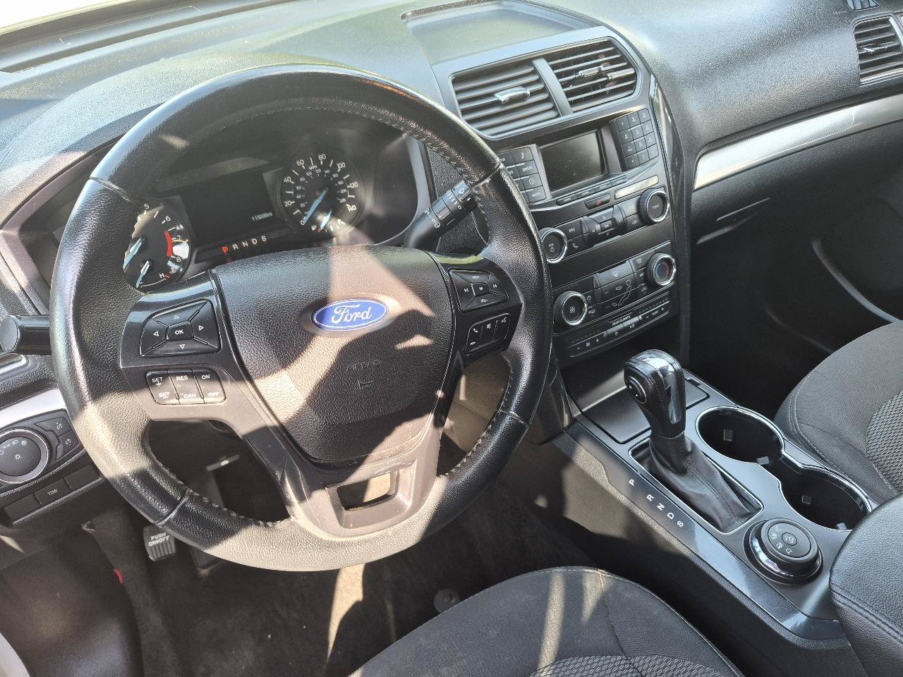 Used 2018 Ford Explorer XLT AWD/4WD image 9