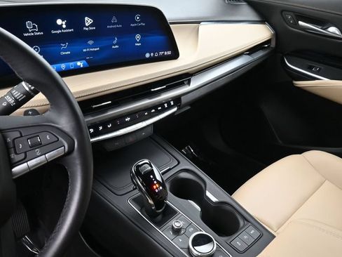 Certified 2024 Cadillac XT4 Luxury FWD image 8