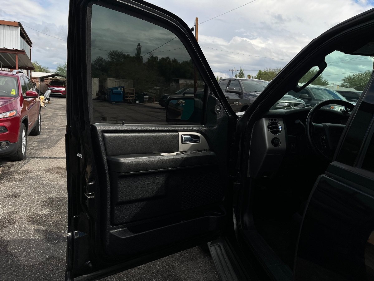 Used 2015 Ford Expedition EL XLT w/ Equipment Group 202A RWD image 27