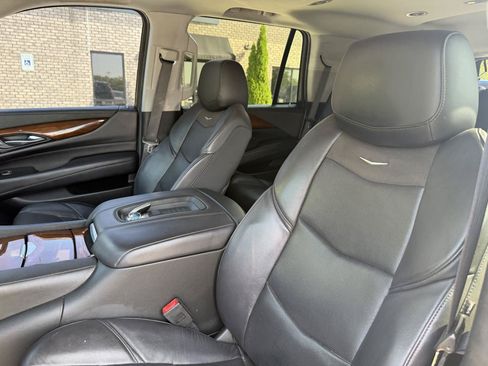 Used 2019 Cadillac Escalade Premium Luxury w/ Escalade Sport Edition RWD image 13