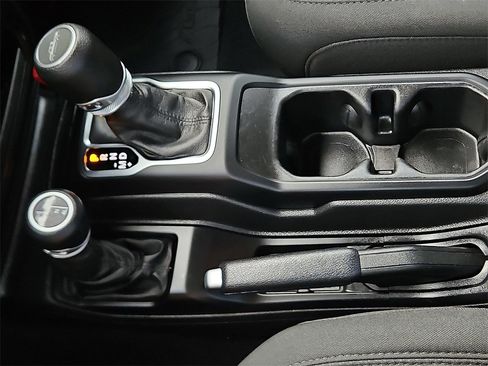 Used 2021 Jeep Gladiator Willys image 25