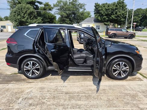 Used 2020 Nissan Rogue SV w/ Premium Package FWD image 13