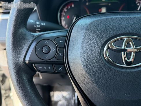 Used 2025 Toyota RAV4 XLE AWD/4WD image 35