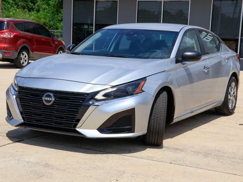 Used 2024 Nissan Altima 2.5 S FWD image 23