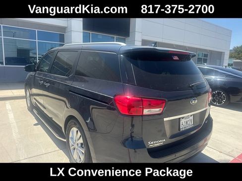 Used 2016 Kia Sedona LX w/ Option Group 020 FWD image 2