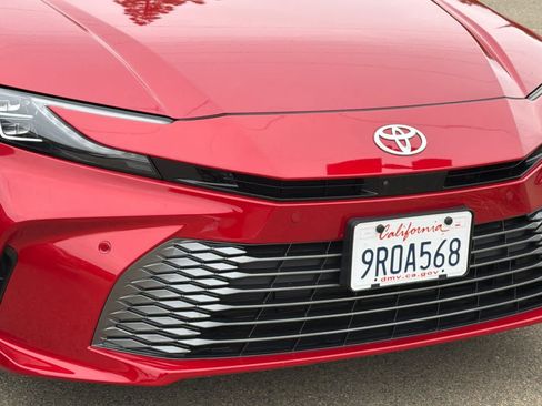 Used 2025 Toyota Camry XLE w/ Premium Plus Package AWD/4WD image 9