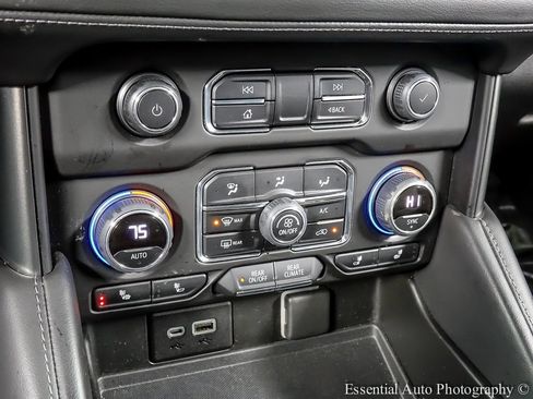 Used 2022 Chevrolet Tahoe LT w/ LT Signature Package image 19