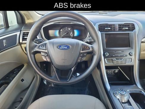 Used 2019 Ford Fusion SE image 22