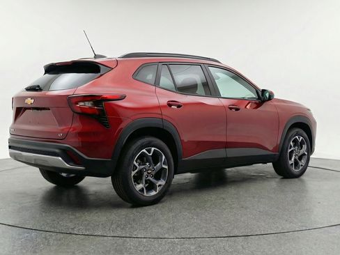 Used 2025 Chevrolet Trax LT image 9