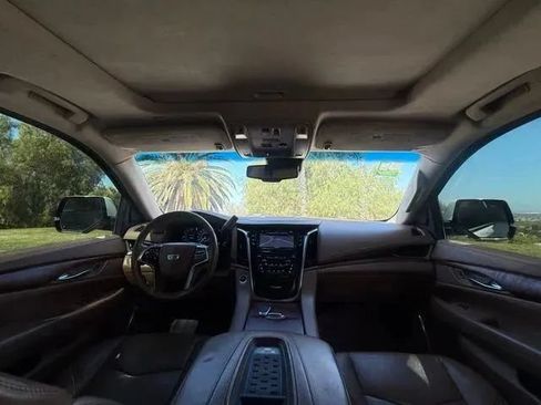 Used 2016 Cadillac Escalade Platinum AWD/4WD image 19