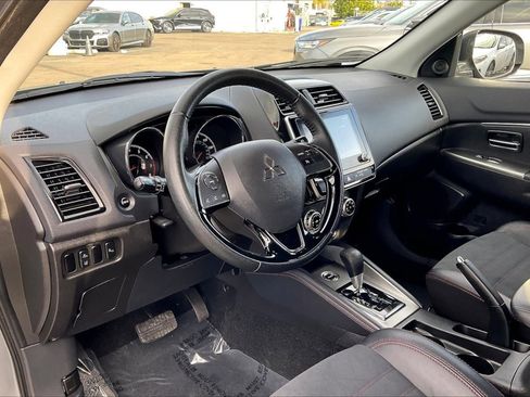 Used 2024 Mitsubishi Outlander Sport SE image 11