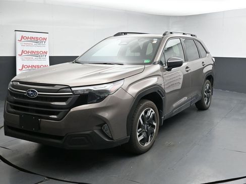 Used 2025 Subaru Forester Premium w/ Protection Package (1PH) image 4