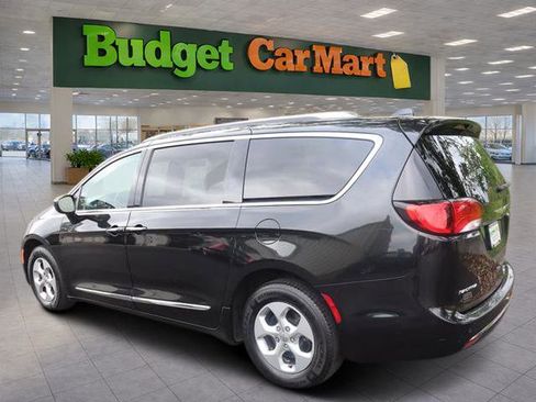 Used 2017 Chrysler Pacifica Touring-L Plus FWD image 5
