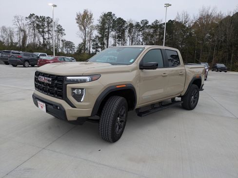 Used 2024 GMC Canyon Elevation w/ Elevation Premium Package image 3