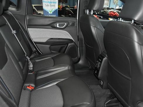 Used 2025 Jeep Compass Latitude w/ Sun & Sound Group AWD/4WD image 25