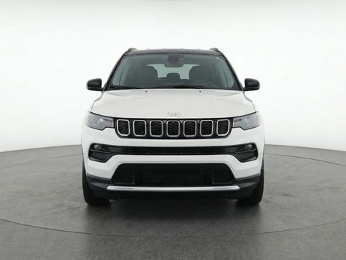 Used 2025 Jeep Compass Limited image 2