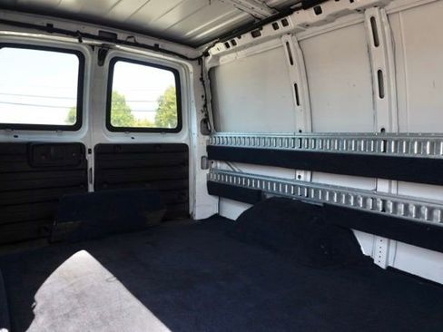 Used 2018 Chevrolet Express 2500 image 24