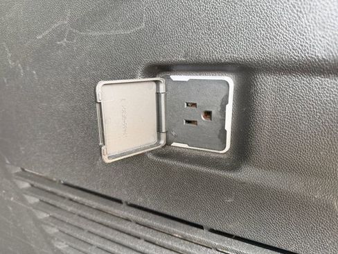 Used 2024 Chevrolet Suburban LT image 36