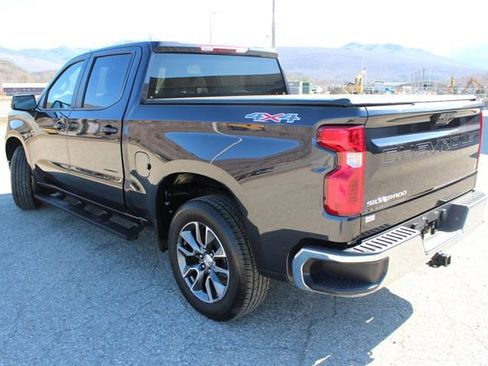 Used 2024 Chevrolet Silverado 1500 LT image 38