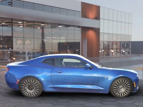 Used 2018 Chevrolet Camaro LT image 10