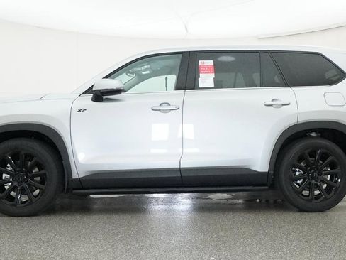 New 2026 Toyota Grand Highlander FWD image 17