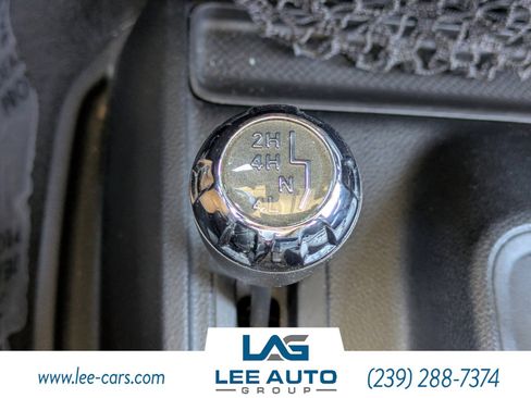 Used 2014 Jeep Wrangler Unlimited Sahara w/ Dual Top Group AWD/4WD image 23