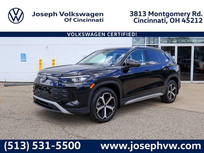 Used 2025 Volkswagen Tiguan SE w/ Panoramic Sunroof Package