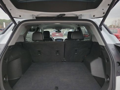 Used 2022 GMC Terrain SLT image 29