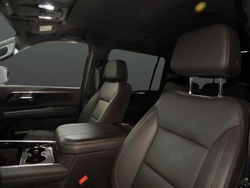 Used 2025 Chevrolet Suburban Z71 AWD/4WD image 18