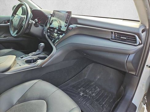 Used 2022 Toyota Camry XSE FWD image 19