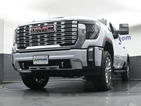 New 2026 GMC Sierra 2500 Denali w/ Denali Reserve Package AWD/4WD image 6