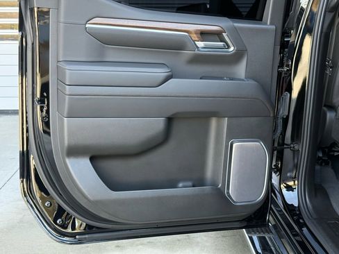 Used 2023 Chevrolet Silverado 1500 High Country w/ Z71 Off-Road Package image 24