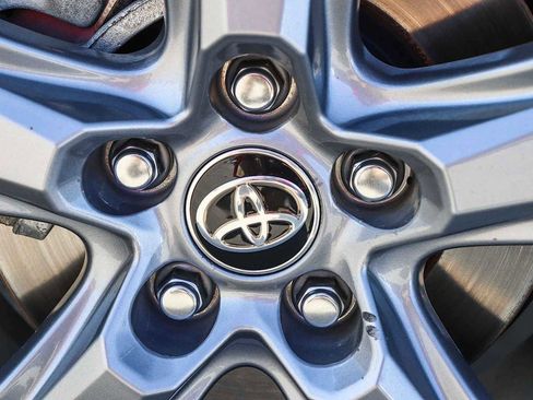 Used 2022 Toyota RAV4 XLE image 15