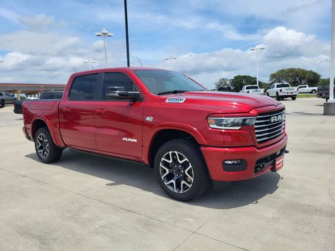 New 2026 RAM 1500 Laramie AWD/4WD image 7