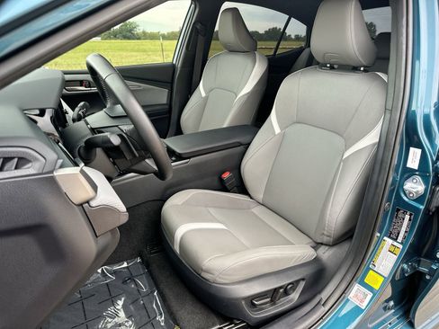Used 2025 Toyota Camry SE w/ Convenience Package FWD image 10