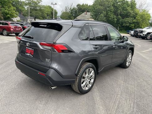 Used 2019 Toyota RAV4 XLE Premium w/ Cold Weather Package AWD/4WD image 5
