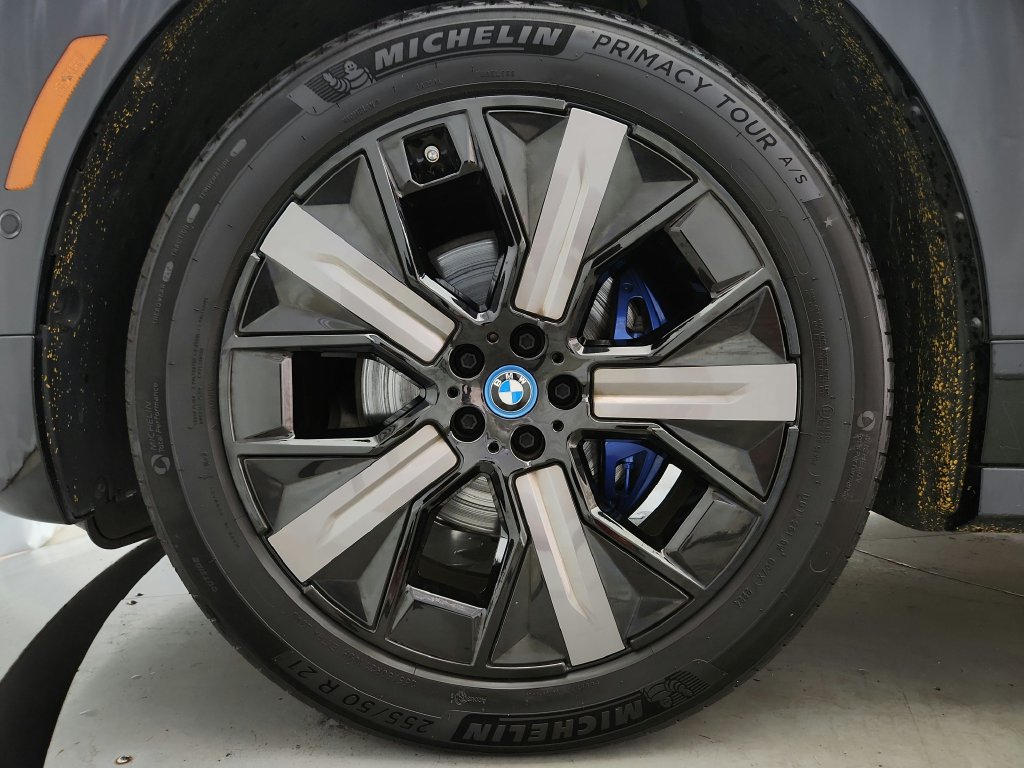 Used 2024 BMW iX xDrive50 w/ Sport Package AWD/4WD image 38